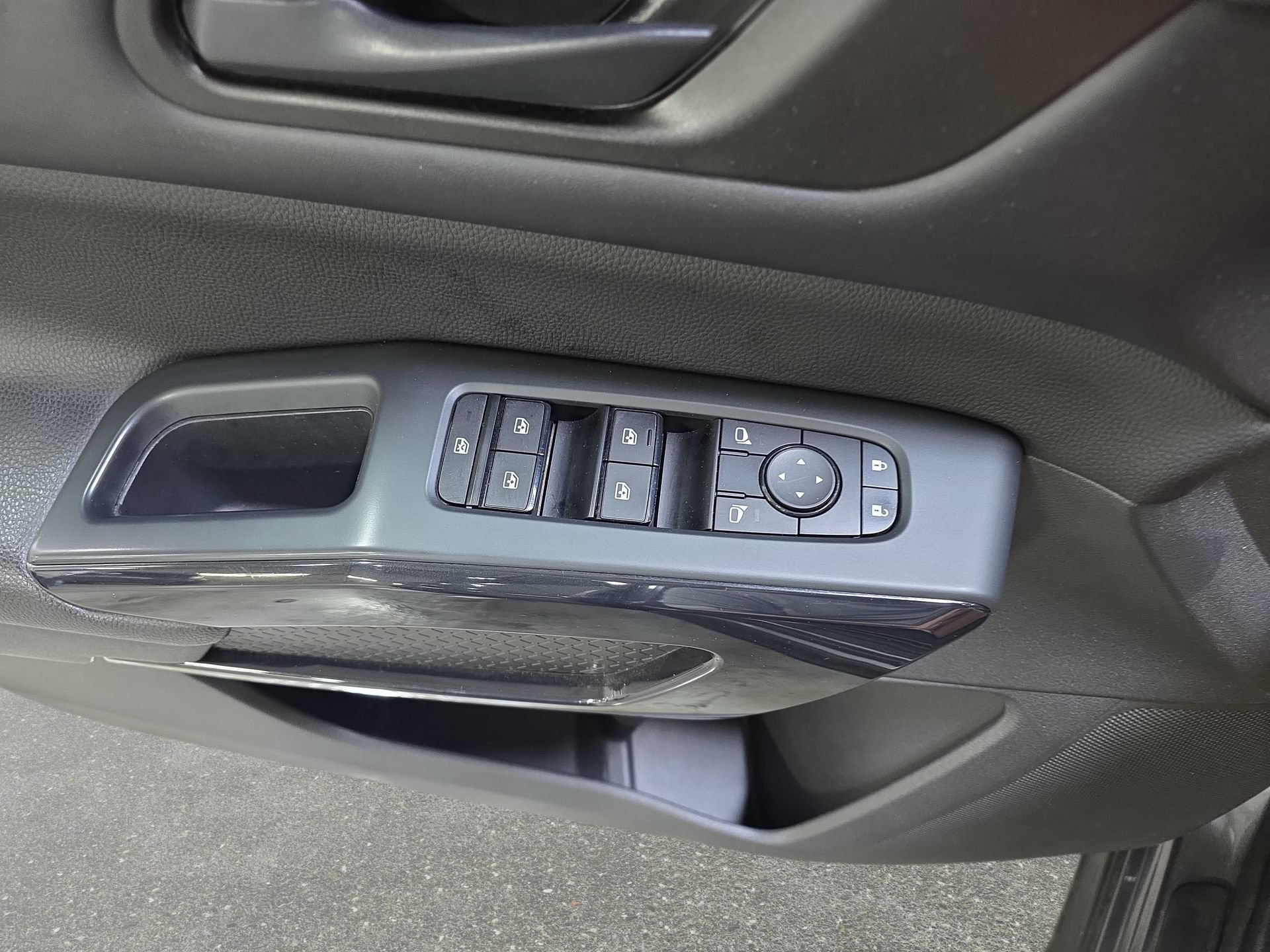 Used 2023 Nissan Pathfinder S AWD/4WD image 26