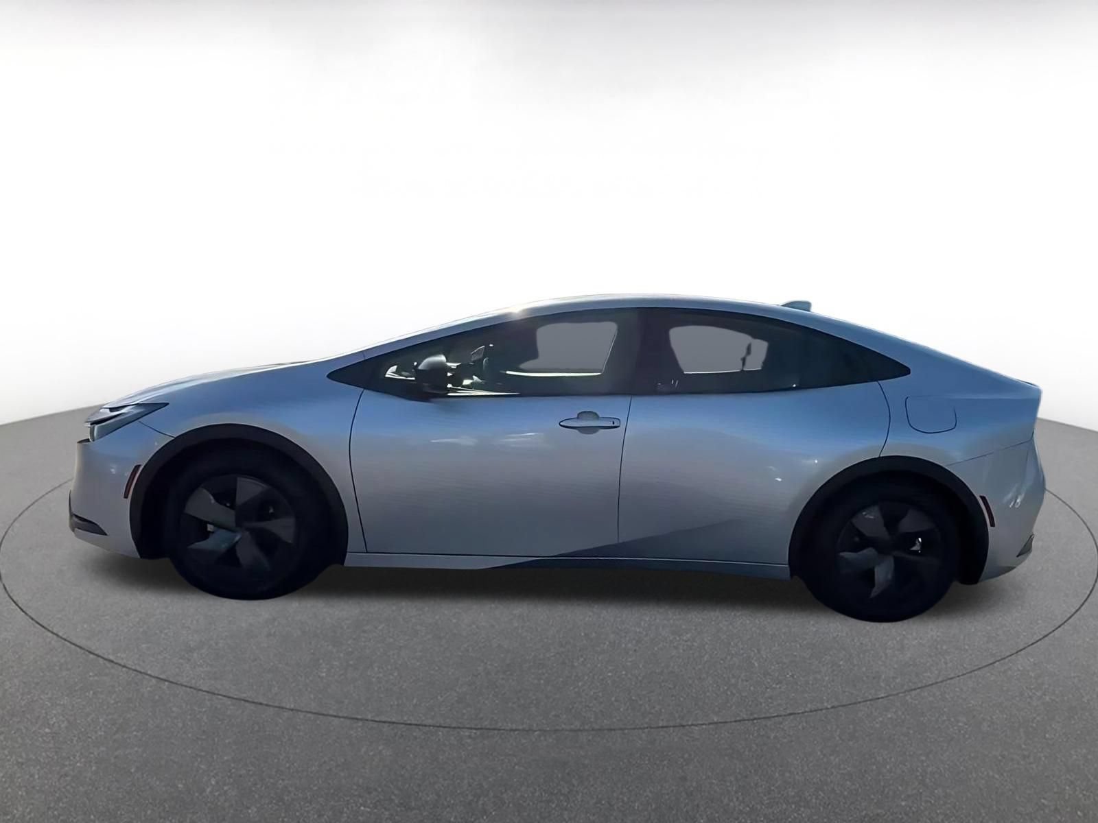 Used 2024 Toyota Prius LE FWD image 8