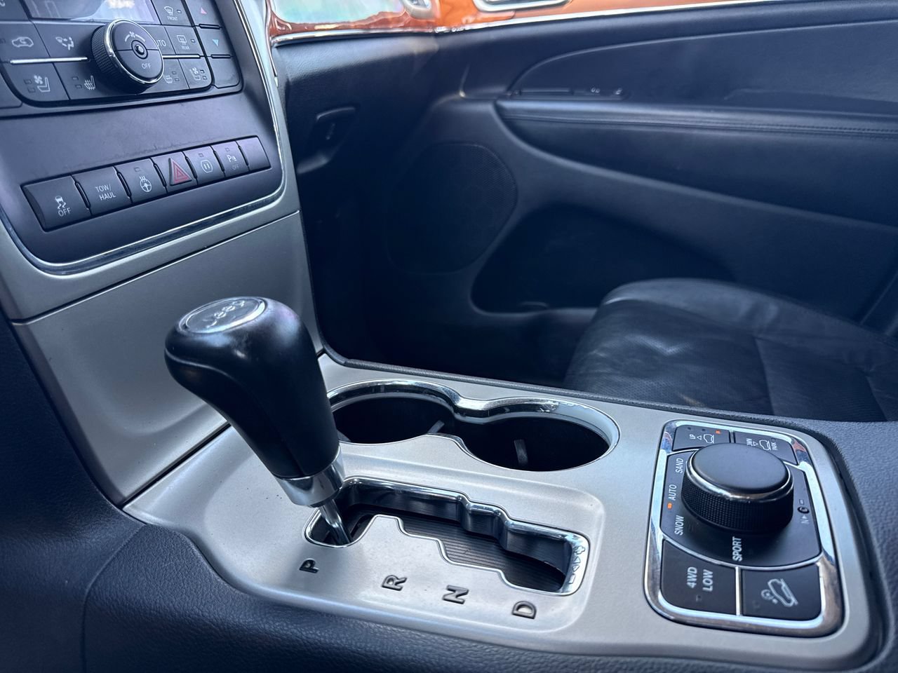 Used 2012 Jeep Grand Cherokee Overland AWD/4WD image 24