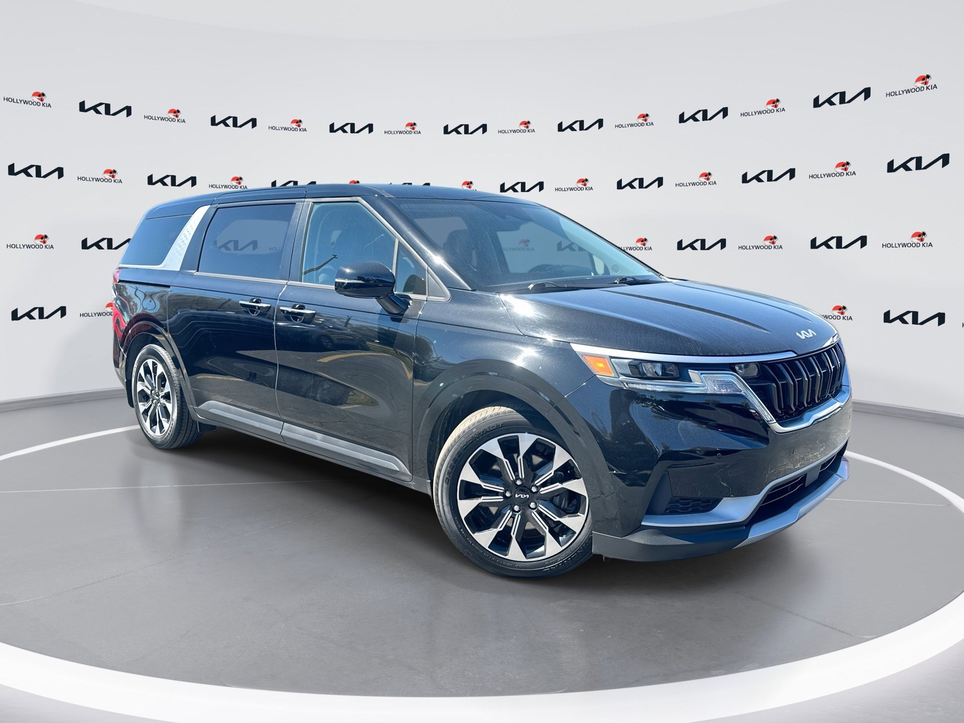 Used 2023 Kia Carnival EX