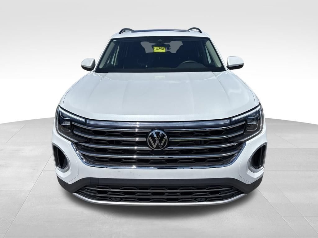 Used 2026 Volkswagen Atlas SE w/ Panoramic Sunroof Package FWD image 3