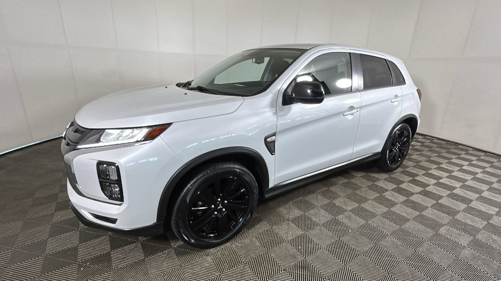 Used 2025 Mitsubishi Outlander Sport LE AWD/4WD image 6