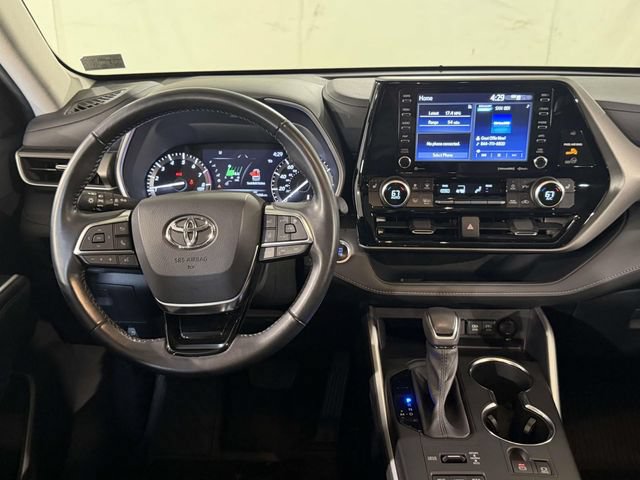 Used 2021 Toyota Highlander XLE AWD/4WD image 26