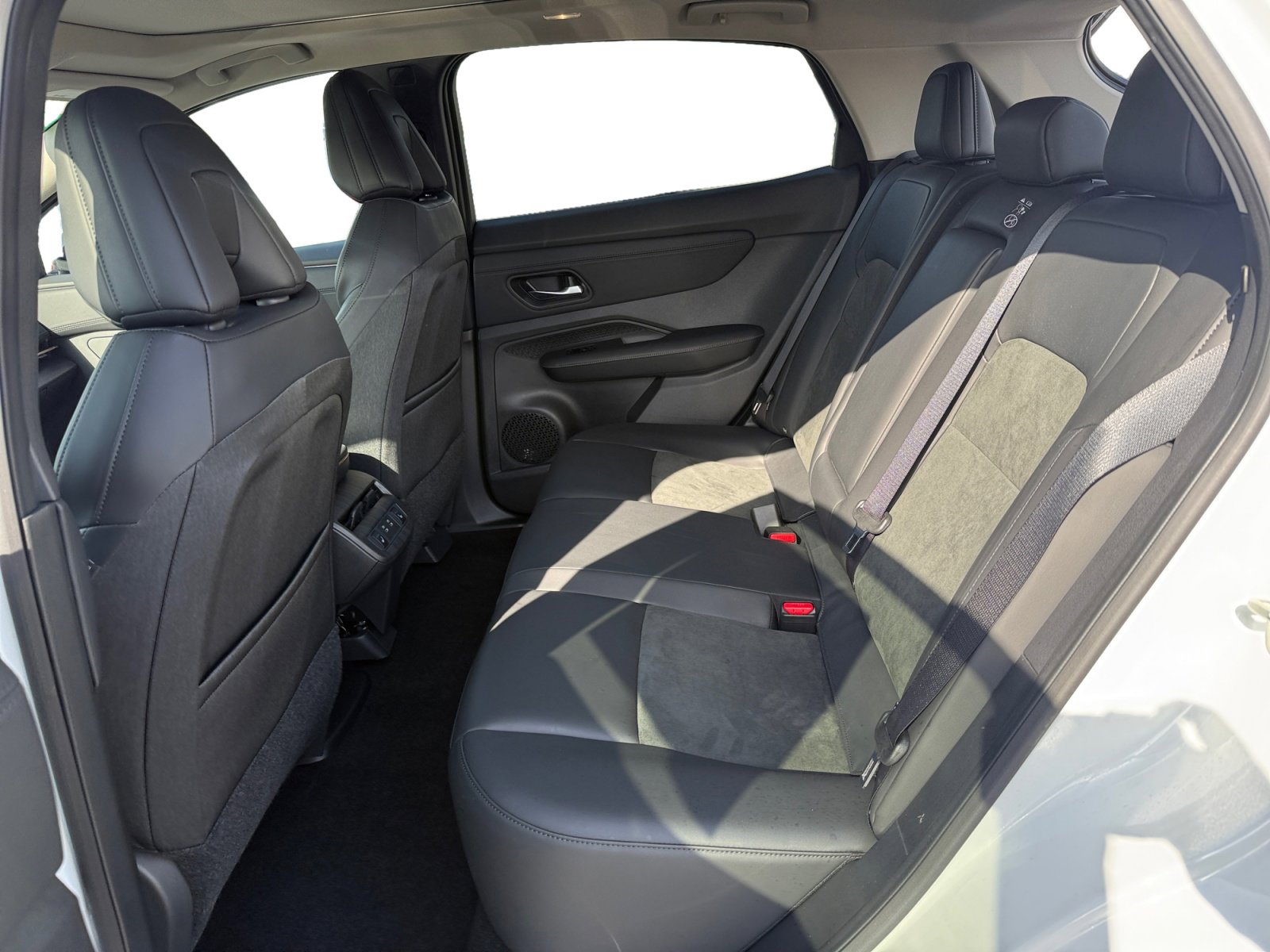 Used 2025 Nissan Ariya AWD image 16