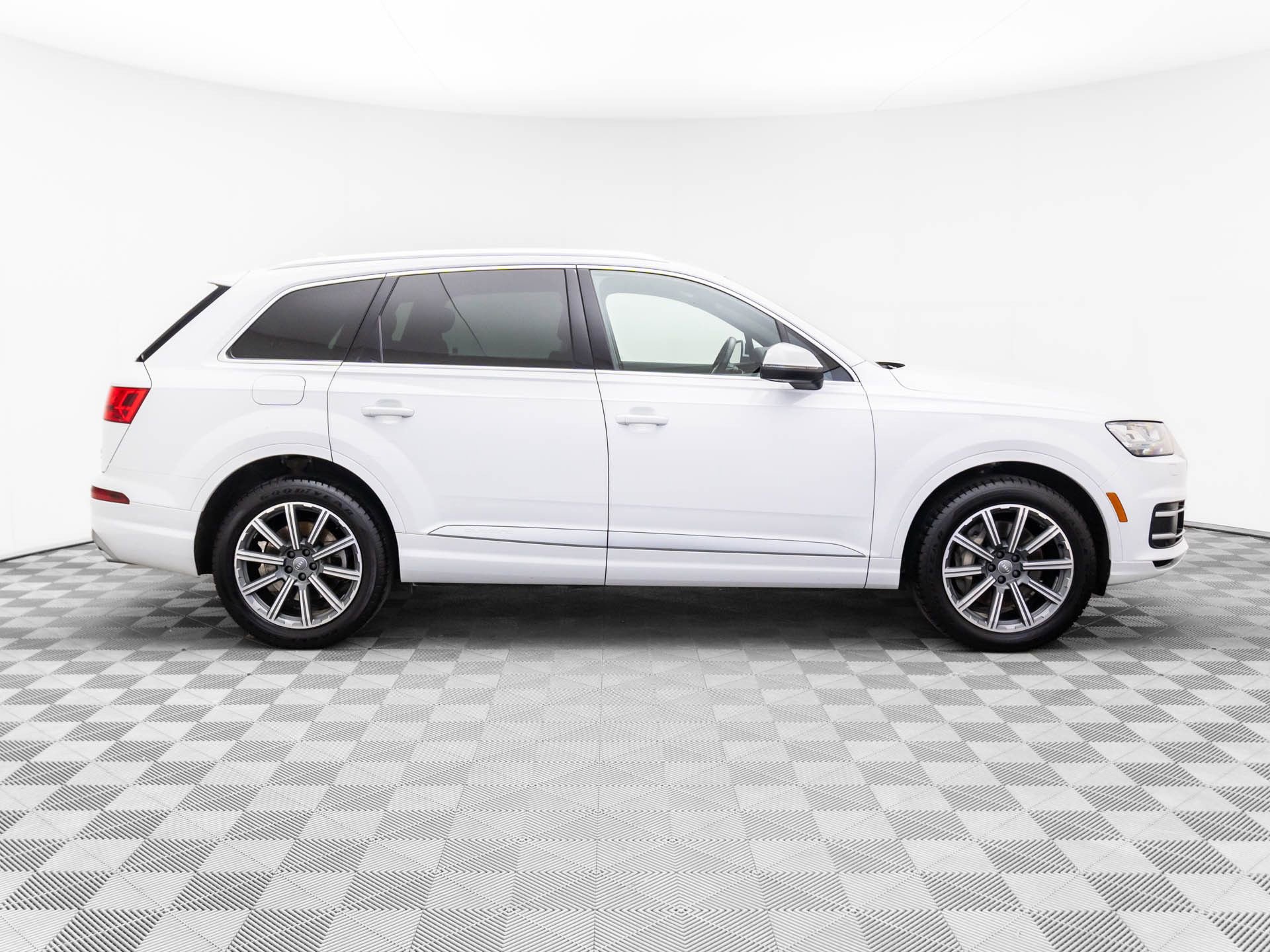 Used 2018 Audi Q7 3.0T Premium Plus w/ Premium Plus Package image 8