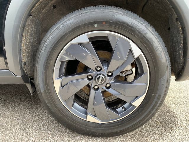 Used 2025 Nissan Rogue SV image 32