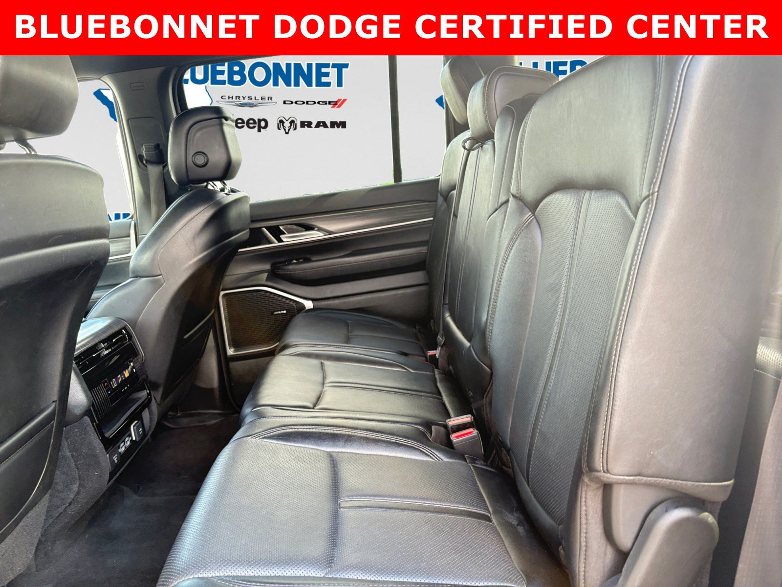 Used 2024 Jeep Wagoneer Series II w/ Flexible Seating Group RWD image 21