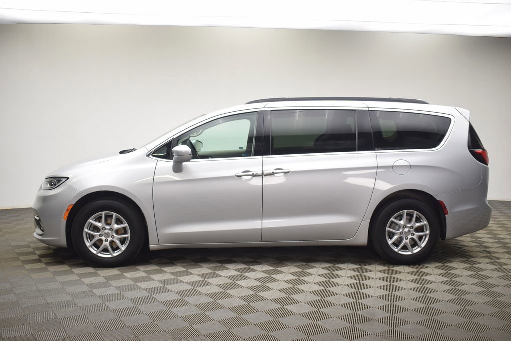 Used 2022 Chrysler Pacifica Touring-L image 12