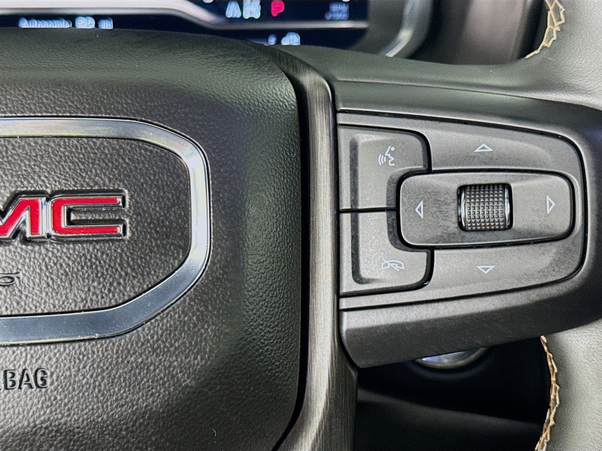 Used 2023 GMC Yukon AT4 AWD/4WD image 13