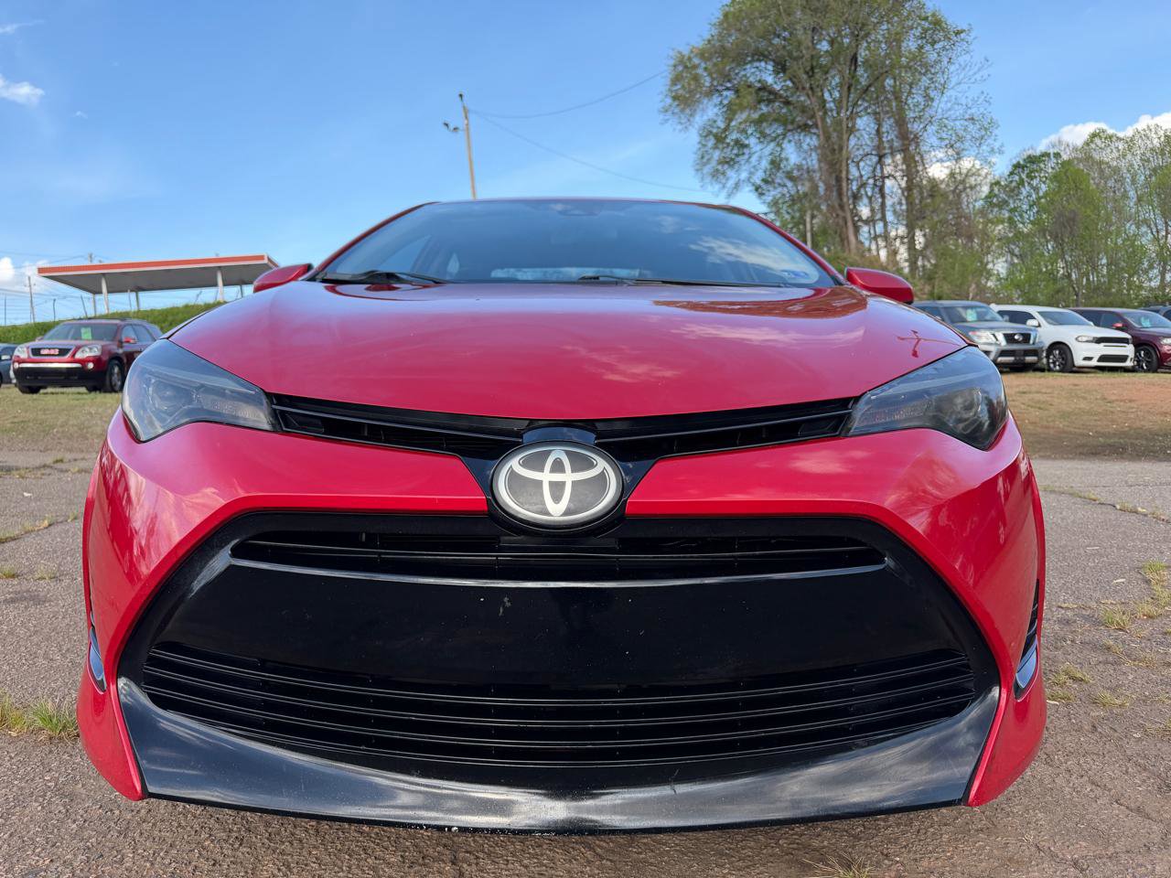 Used 2018 Toyota Corolla LE image 2