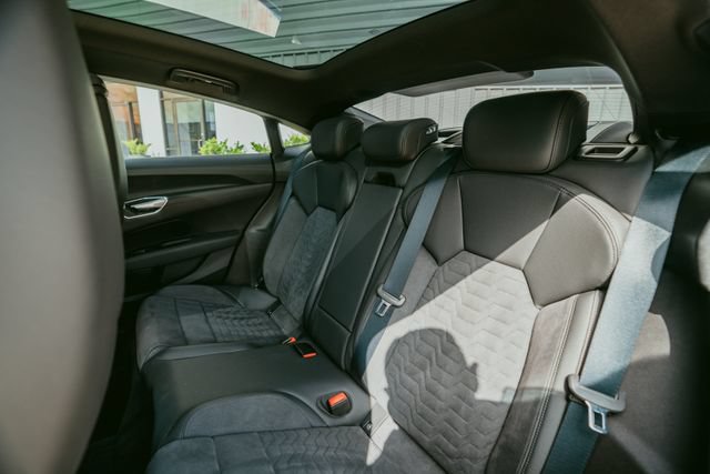 Used 2022 Audi e-tron GT Premium Plus AWD/4WD image 18