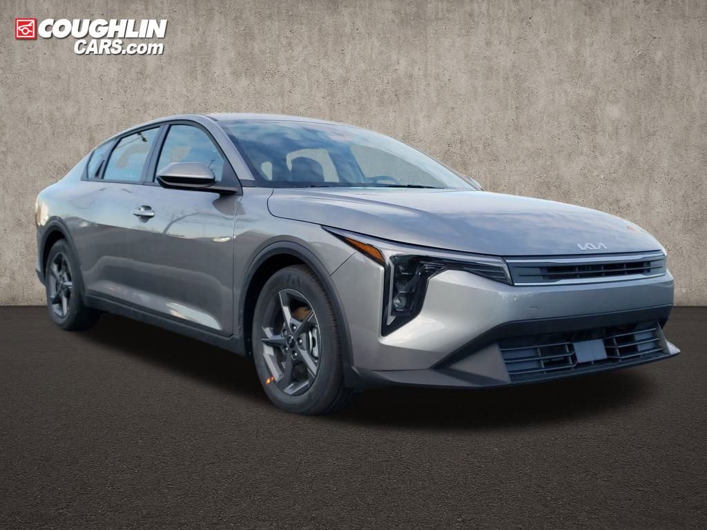 New 2025 Kia K4 LXS image 1