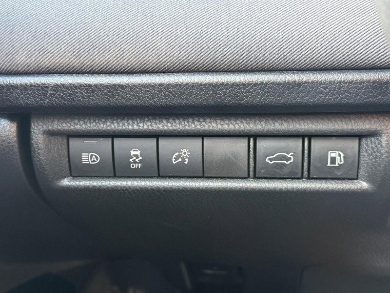 Used 2025 Toyota Camry LE image 29