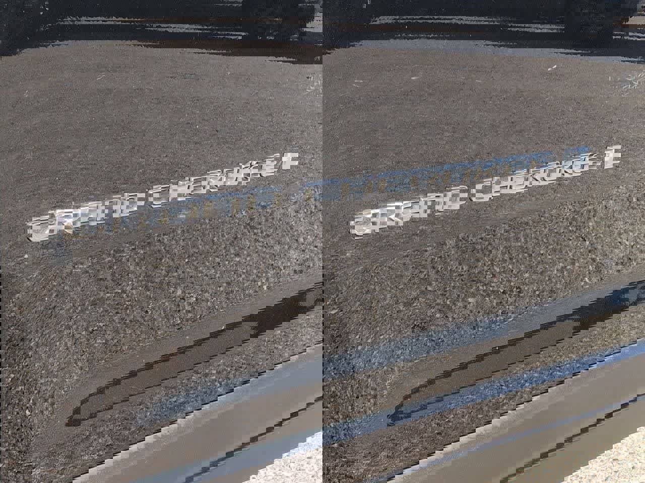 Used 2022 Jeep Grand Cherokee Limited image 12