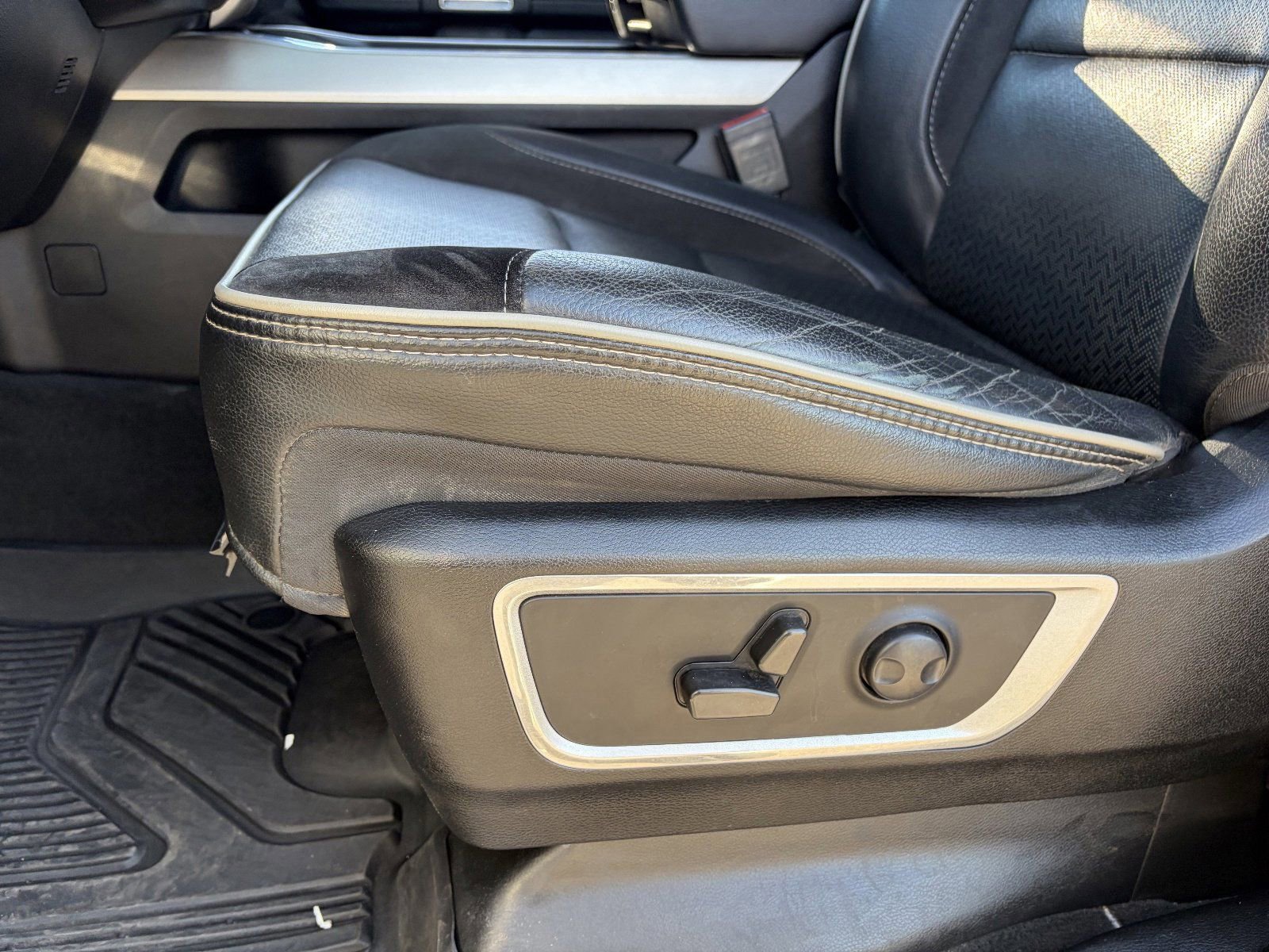 Used 2022 RAM 1500 Laramie AWD/4WD image 25