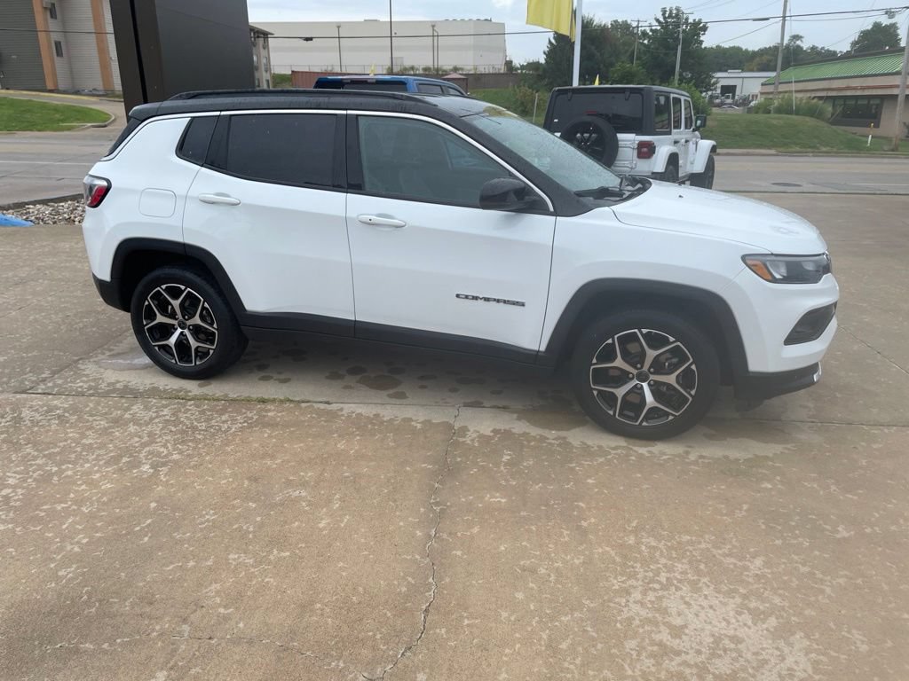 Used 2025 Jeep Compass Limited AWD/4WD image 6