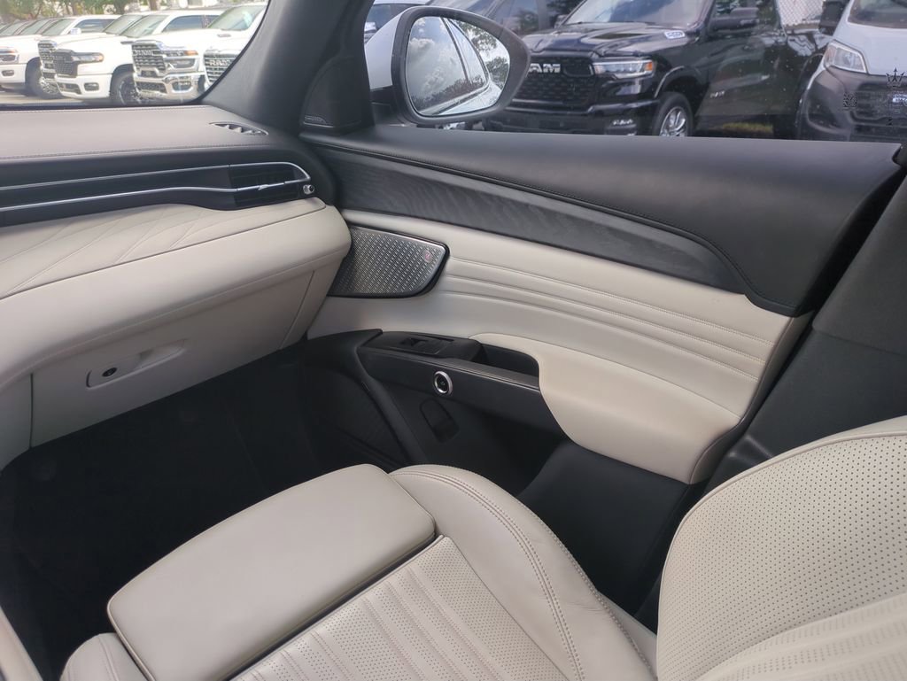 Used 2023 Maserati Grecale Modena AWD/4WD image 19