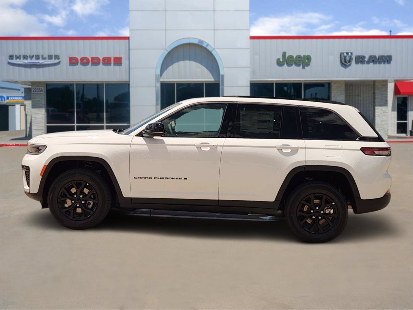 New 2026 Jeep Grand Cherokee Altitude RWD image 3