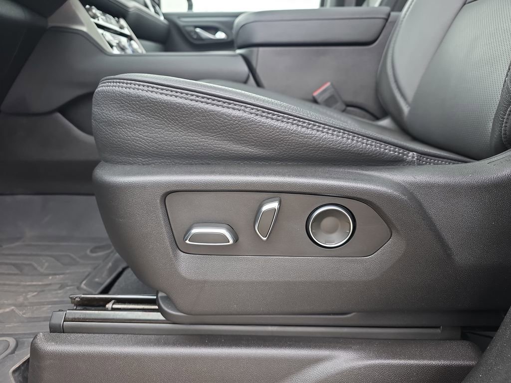 Used 2023 GMC Yukon XL Denali w/ LPO, Floor Liner Package image 33