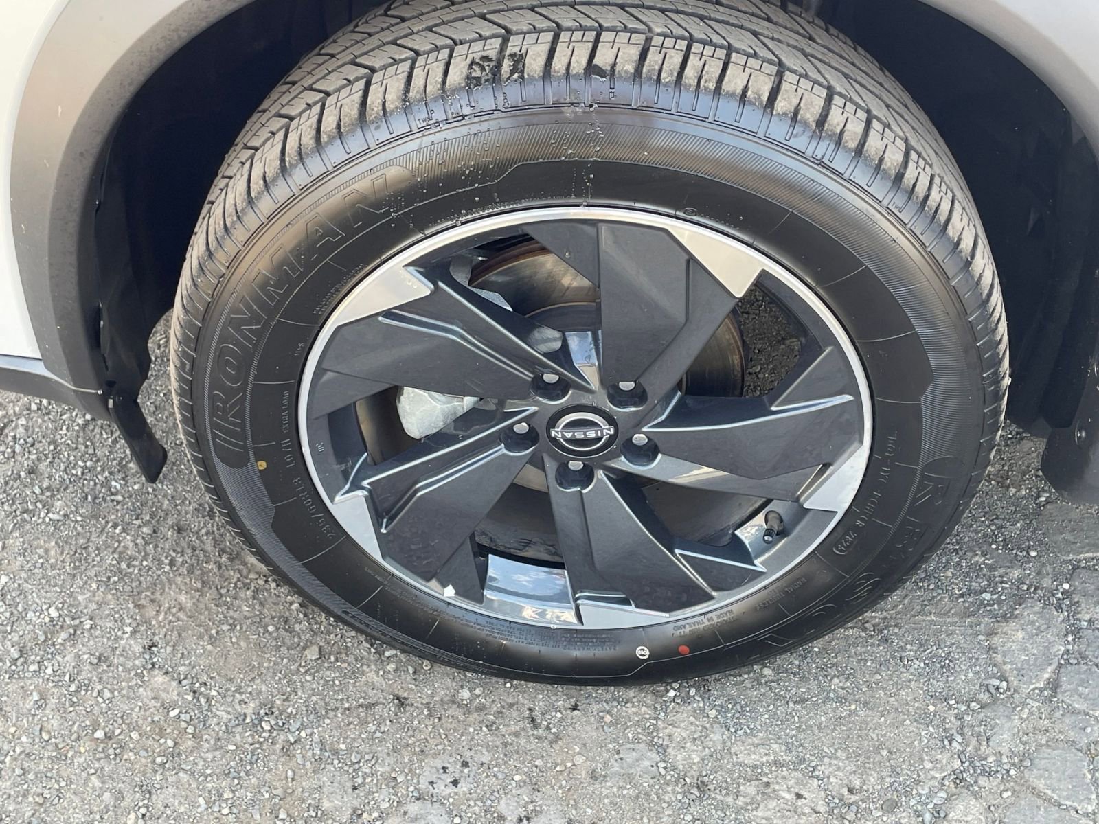Used 2025 Nissan Rogue SV image 32