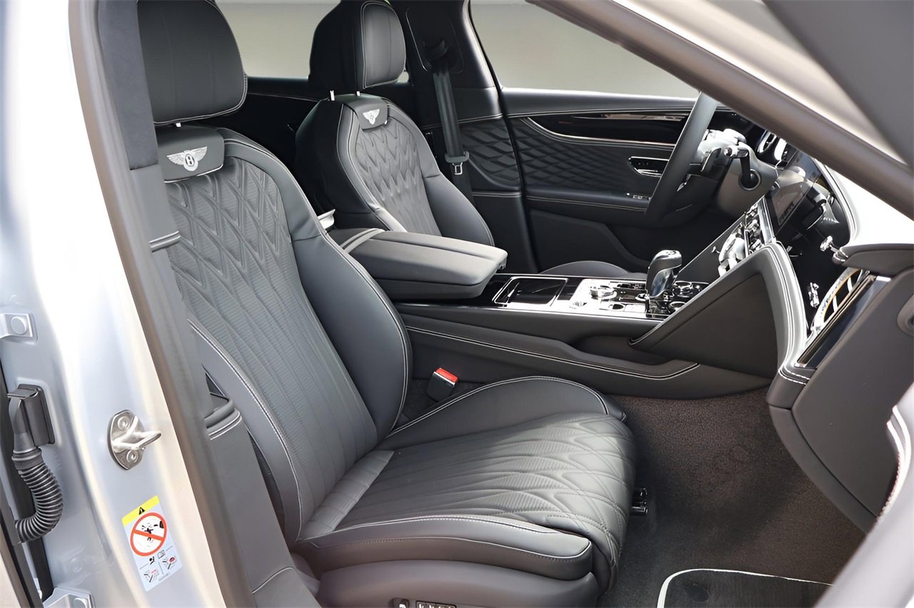 New 2026 Bentley Flying Spur Azure image 21