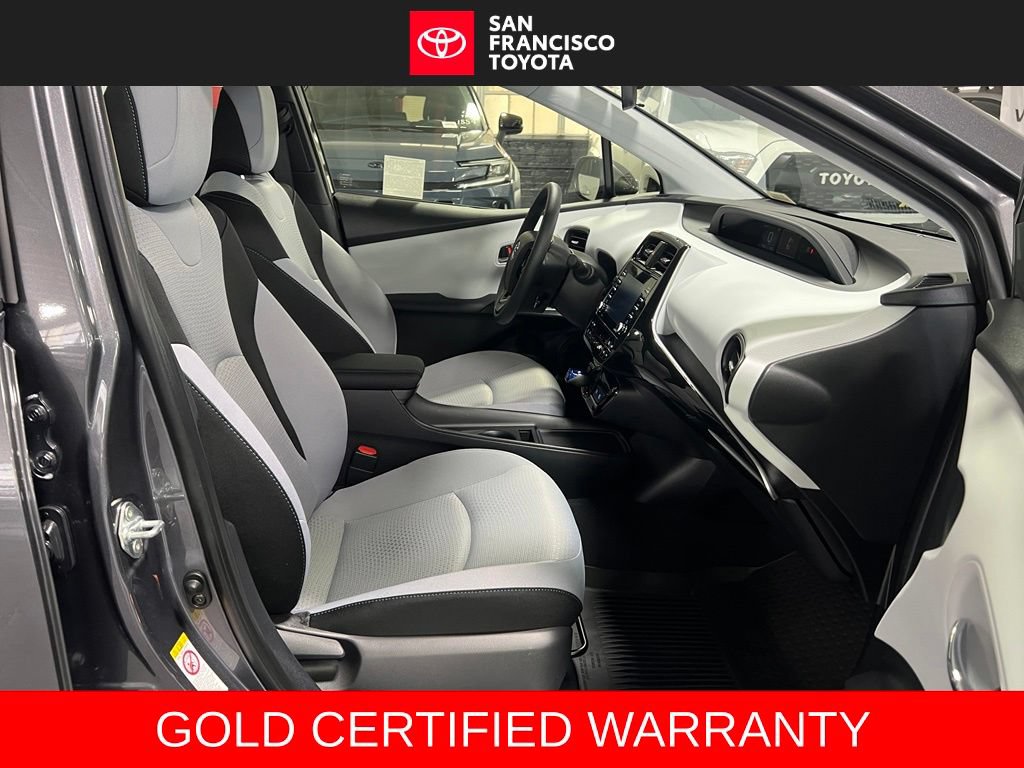 Certified 2022 Toyota Prius LE FWD image 18