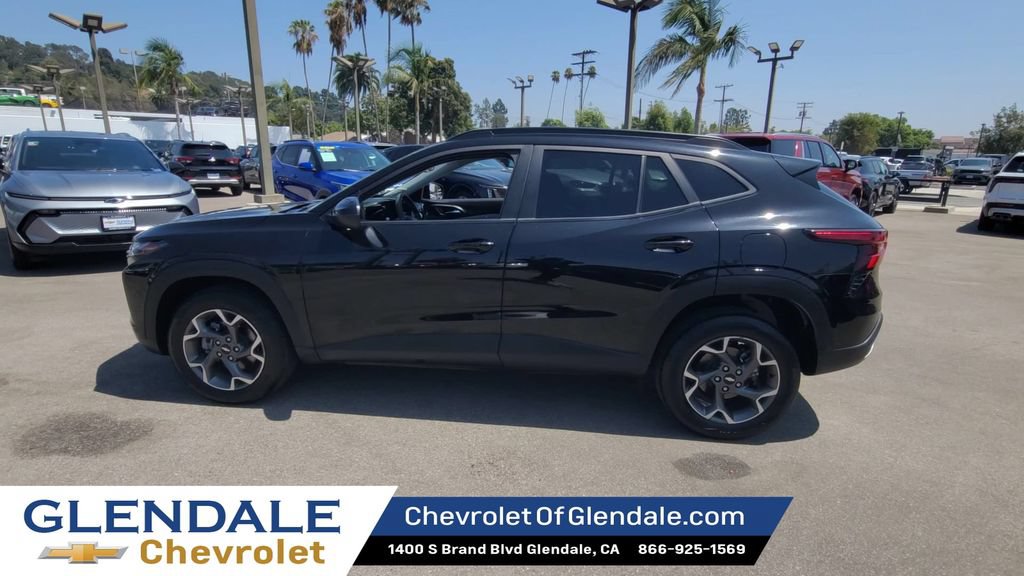 Certified 2025 Chevrolet Trax LT FWD image 5