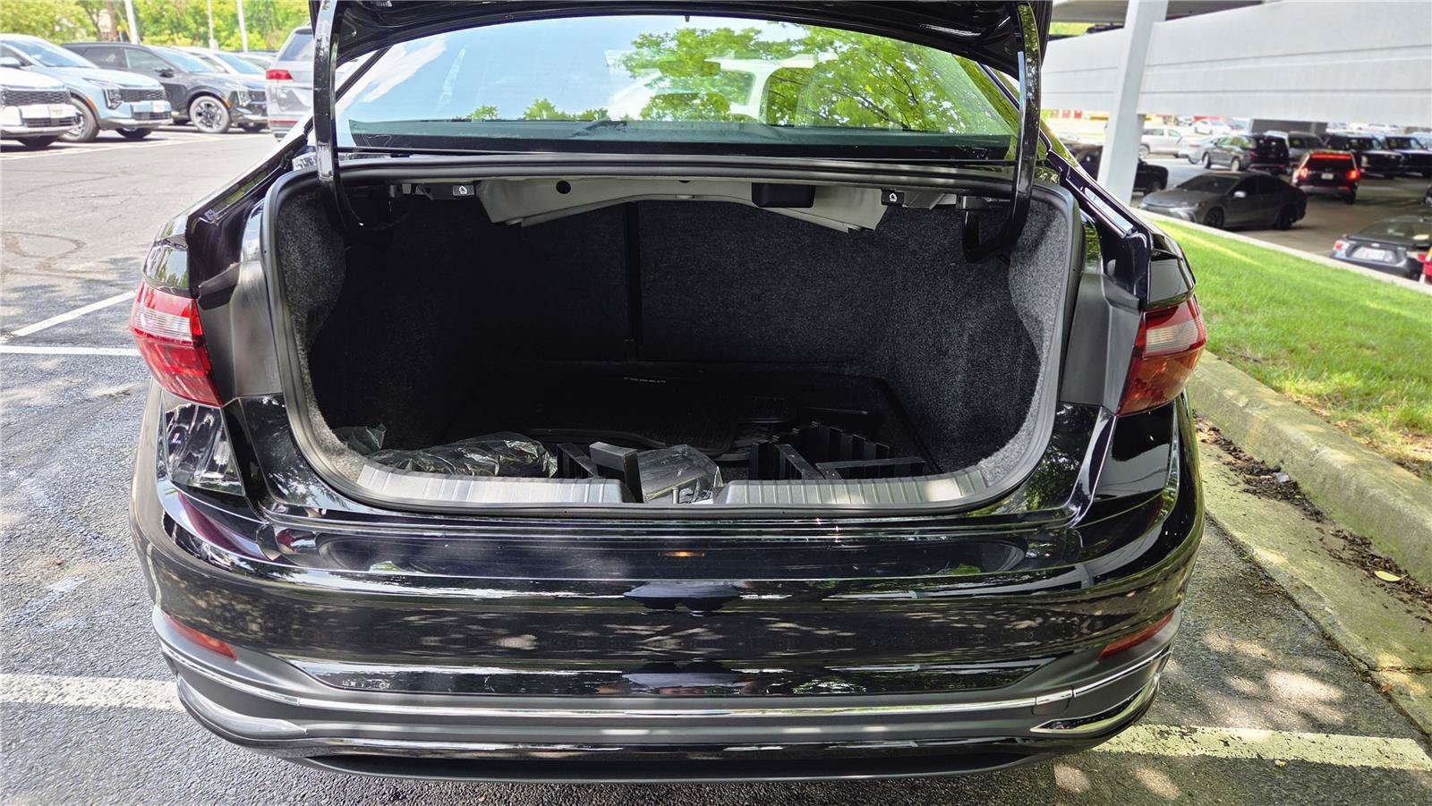 Certified 2022 Volkswagen Jetta SEL FWD image 5