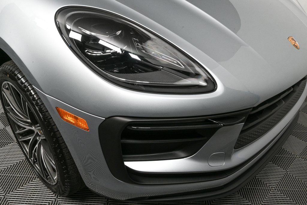Certified 2026 Porsche Macan AWD/4WD image 37