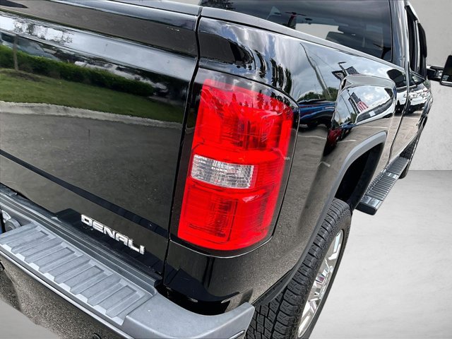 Used 2019 GMC Sierra 2500 Denali w/ Duramax Plus Package AWD/4WD image 29