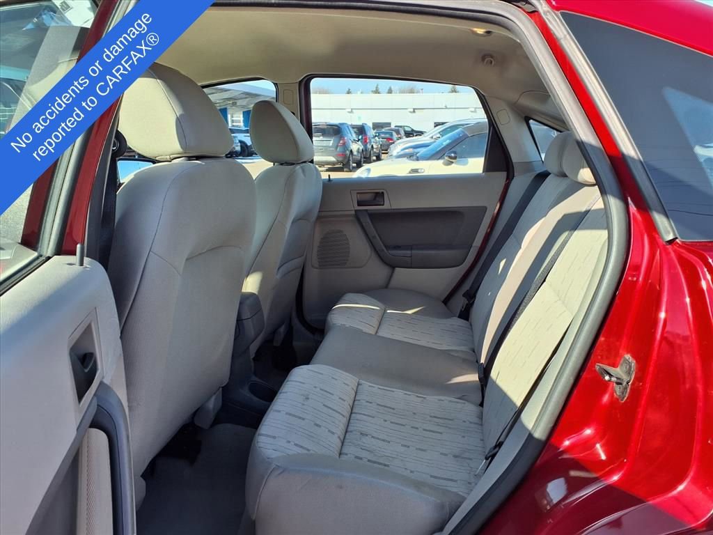 Used 2010 Ford Focus SE image 12