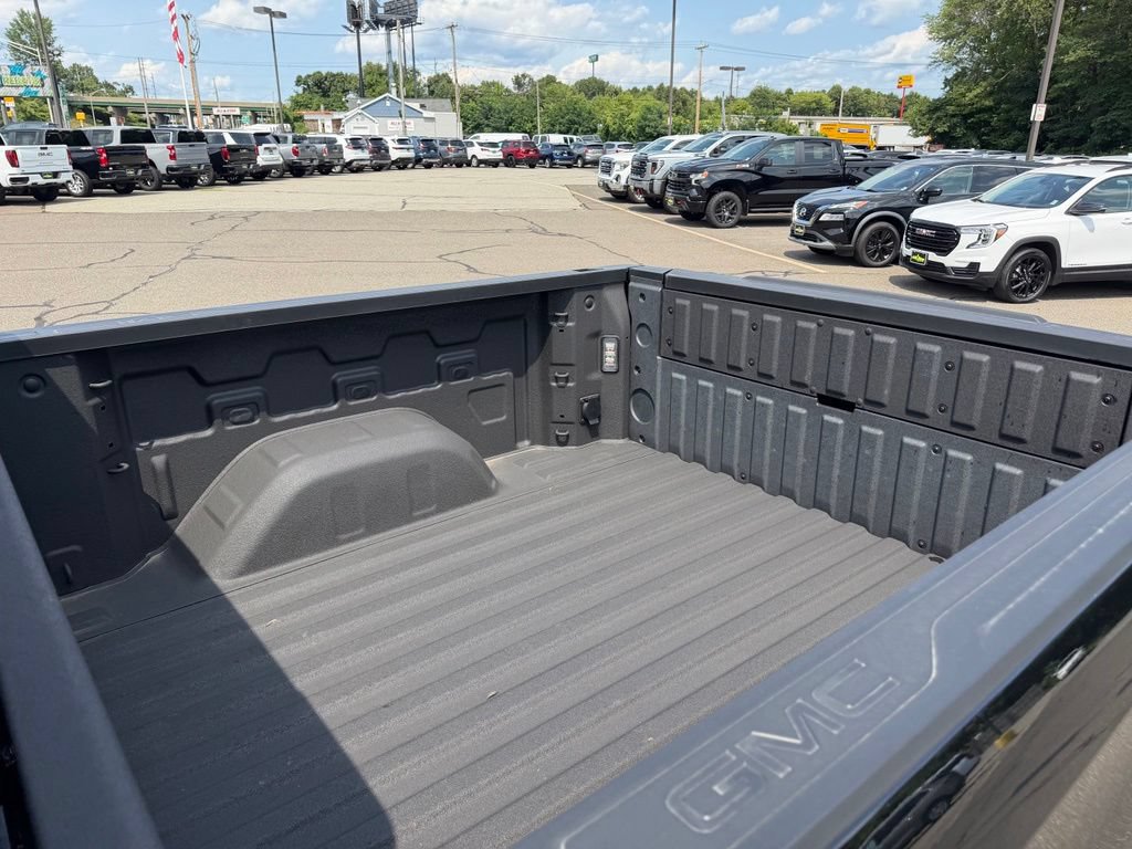 New 2026 GMC Sierra 1500 AT4 w/ Technology Package AWD/4WD image 8