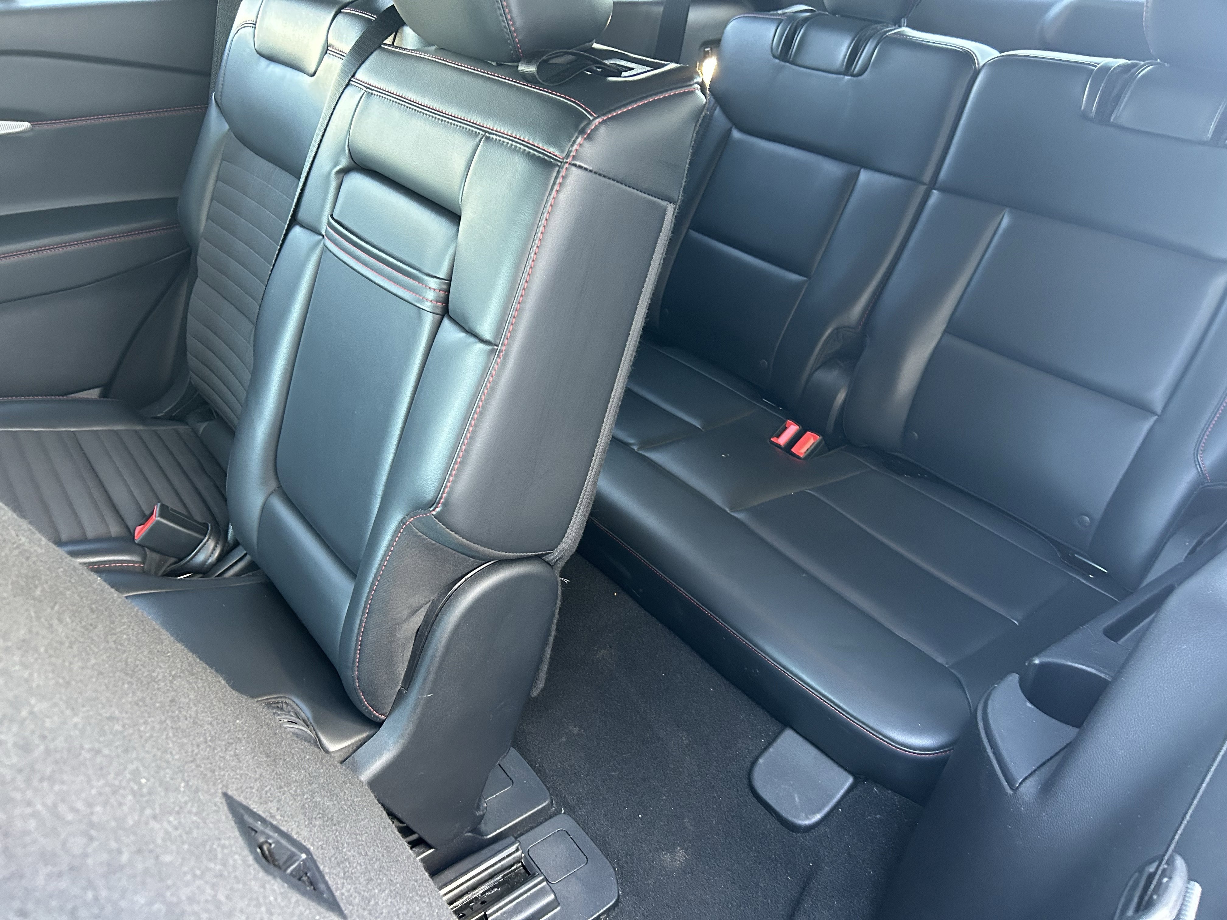 Used 2025 Ford Explorer ST-Line w/ ST-Line Street Pack AWD/4WD image 19