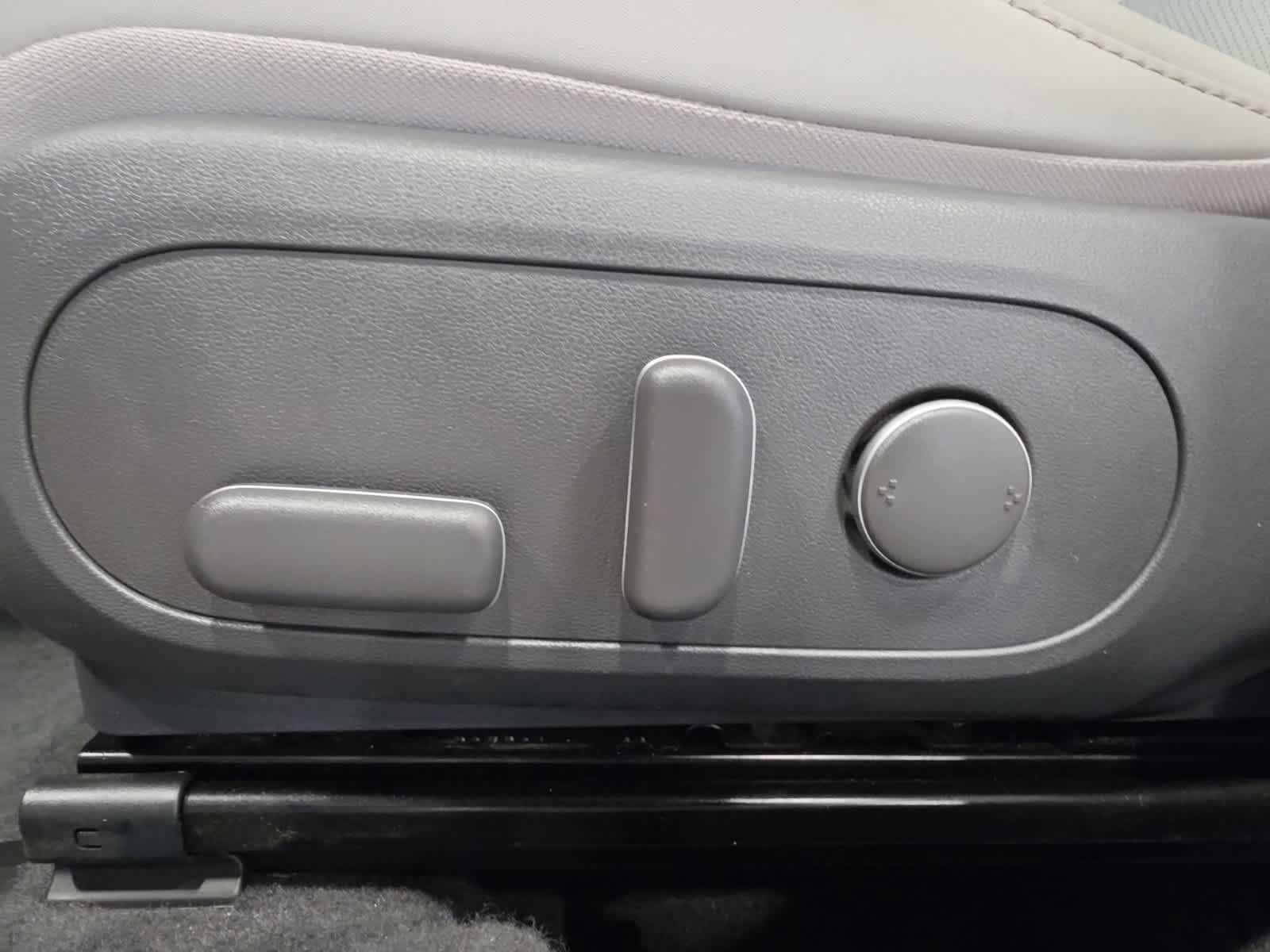 Used 2024 Hyundai Kona Limited AWD/4WD image 19