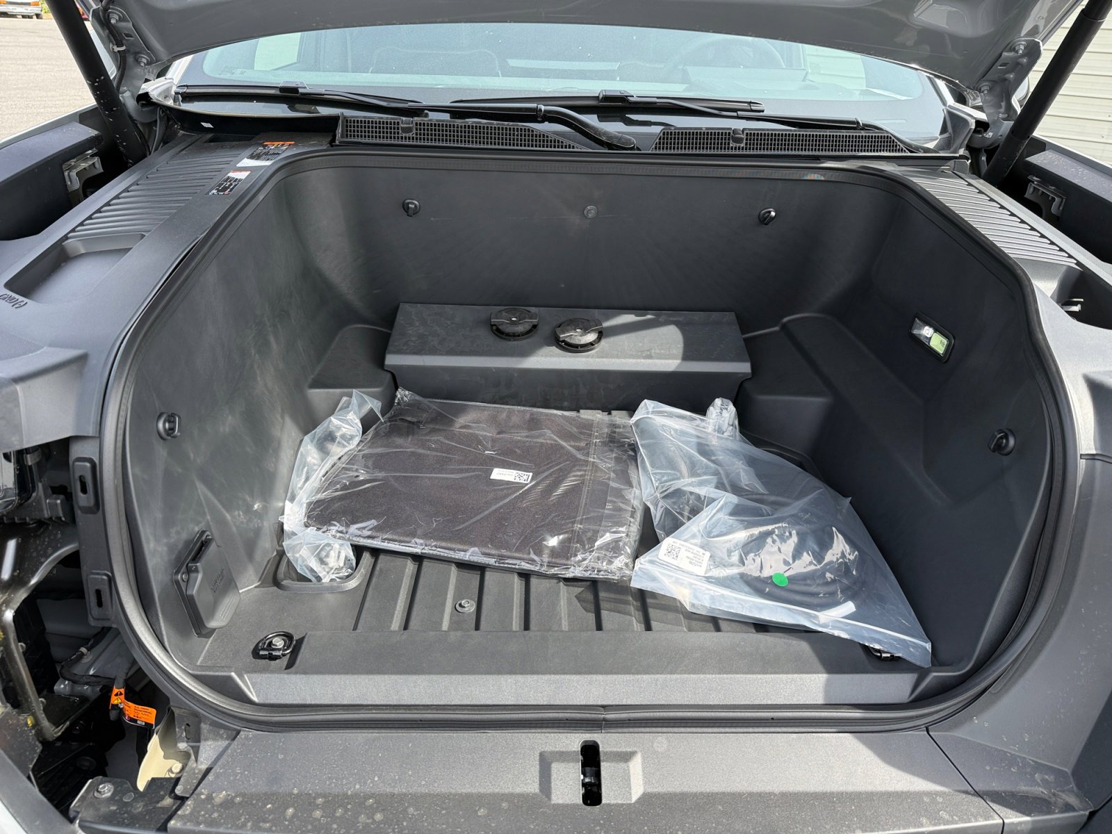 New 2026 GMC Sierra EV Elevation w/ LPO, Elevation Dark Package image 20