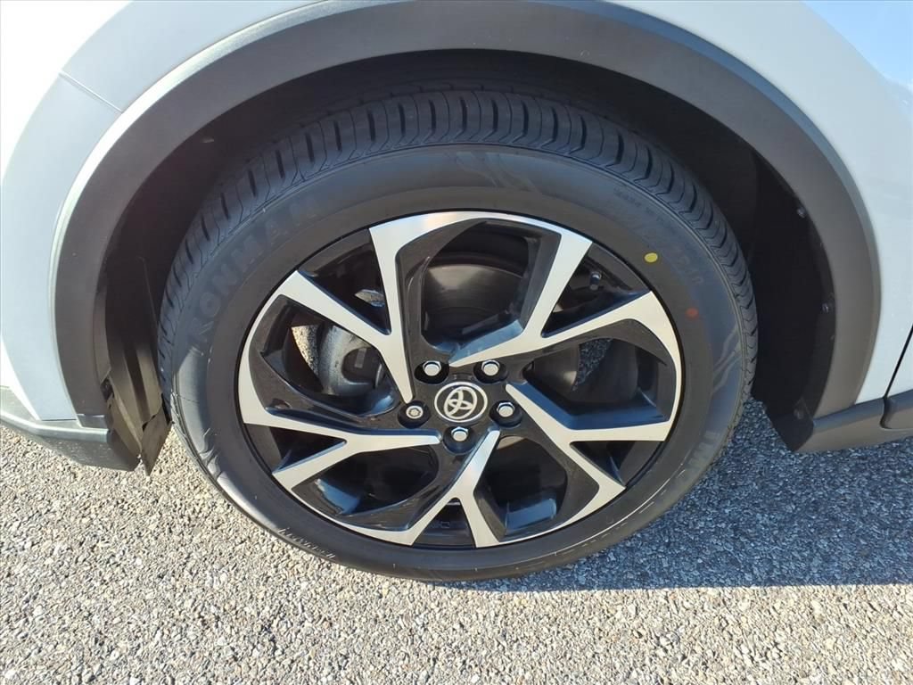 Certified 2021 Toyota C-HR XLE FWD image 11