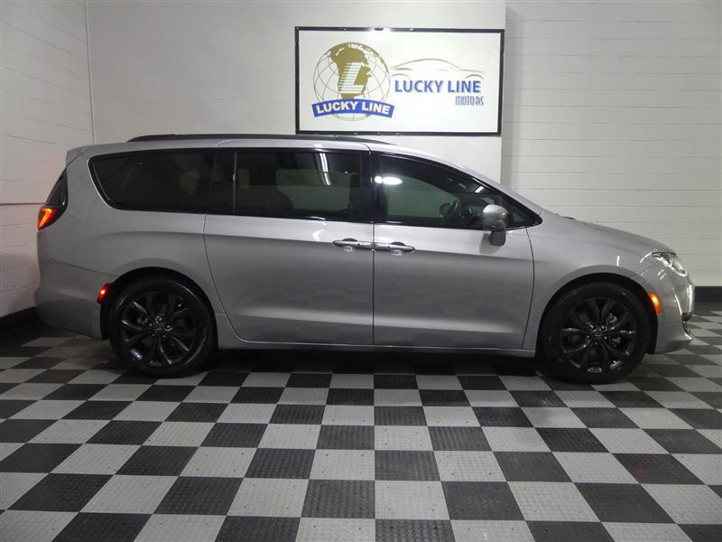 Used 2018 Chrysler Pacifica Limited w/ Advanced Safetytec Group FWD image 6