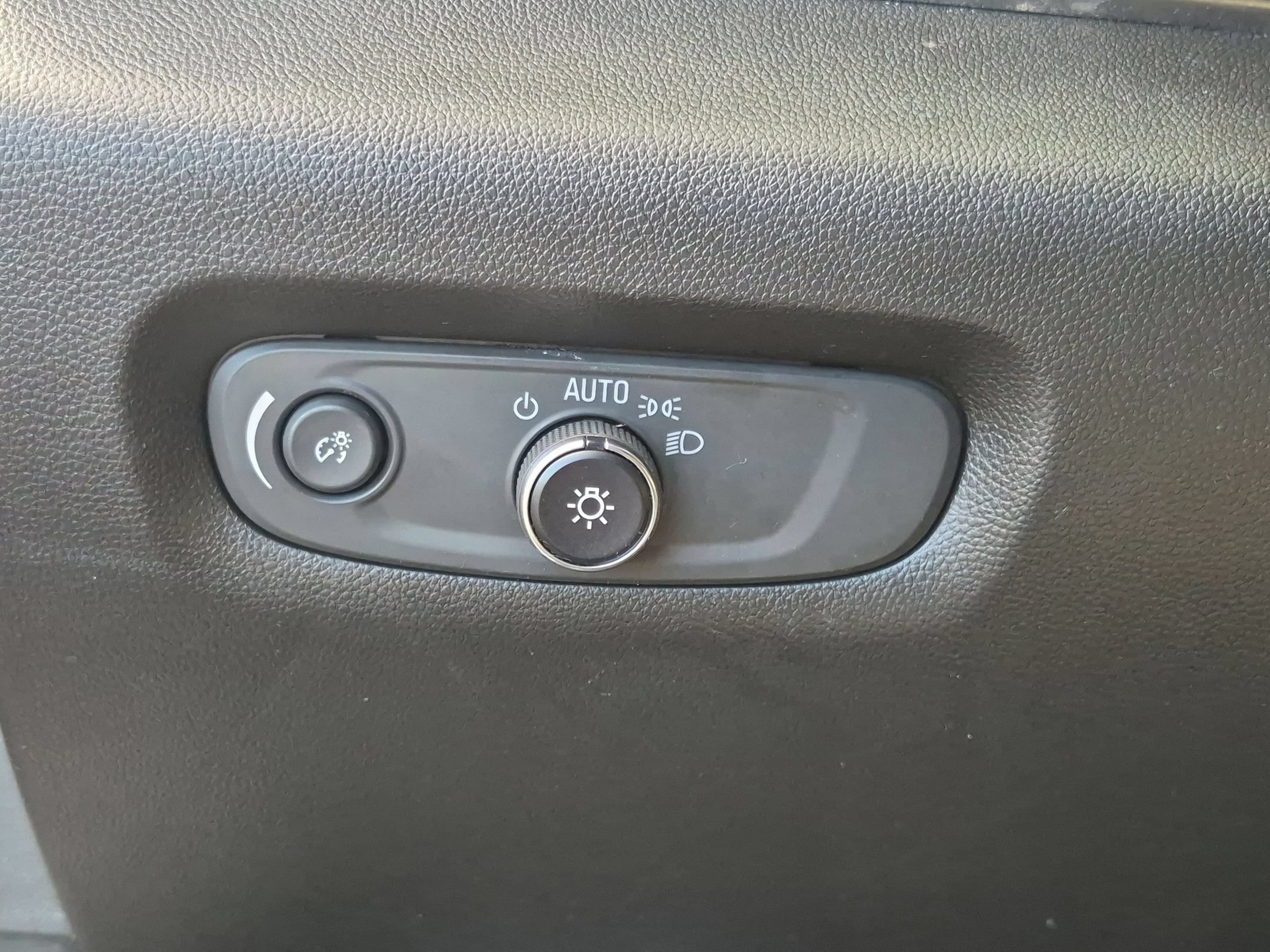Used 2023 Chevrolet Traverse LT FWD image 15