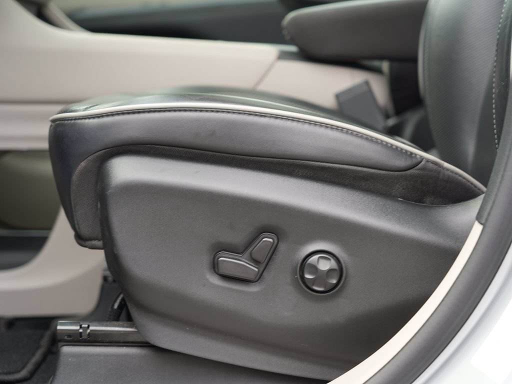 Used 2024 Chrysler Pacifica Limited FWD image 15