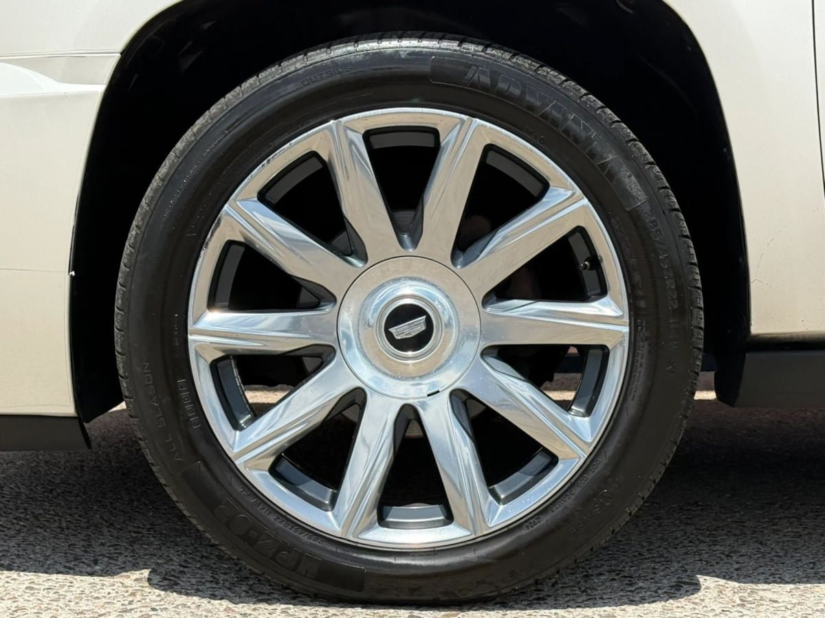 Used 2013 Cadillac Escalade Platinum AWD/4WD image 28