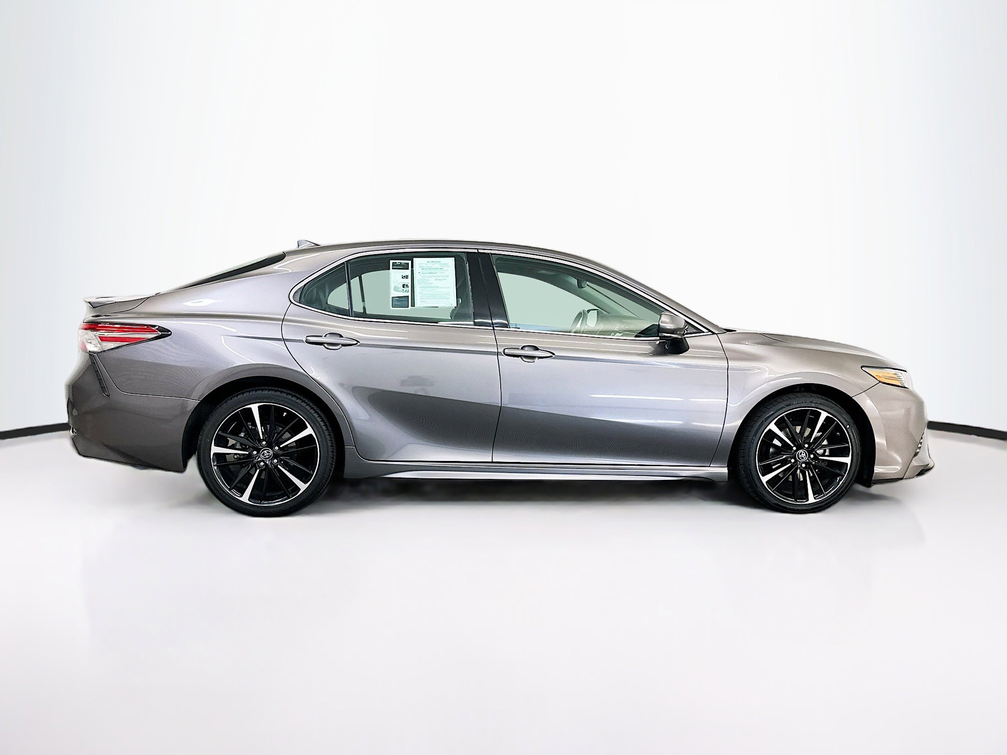 Used 2019 Toyota Camry XSE FWD image 10