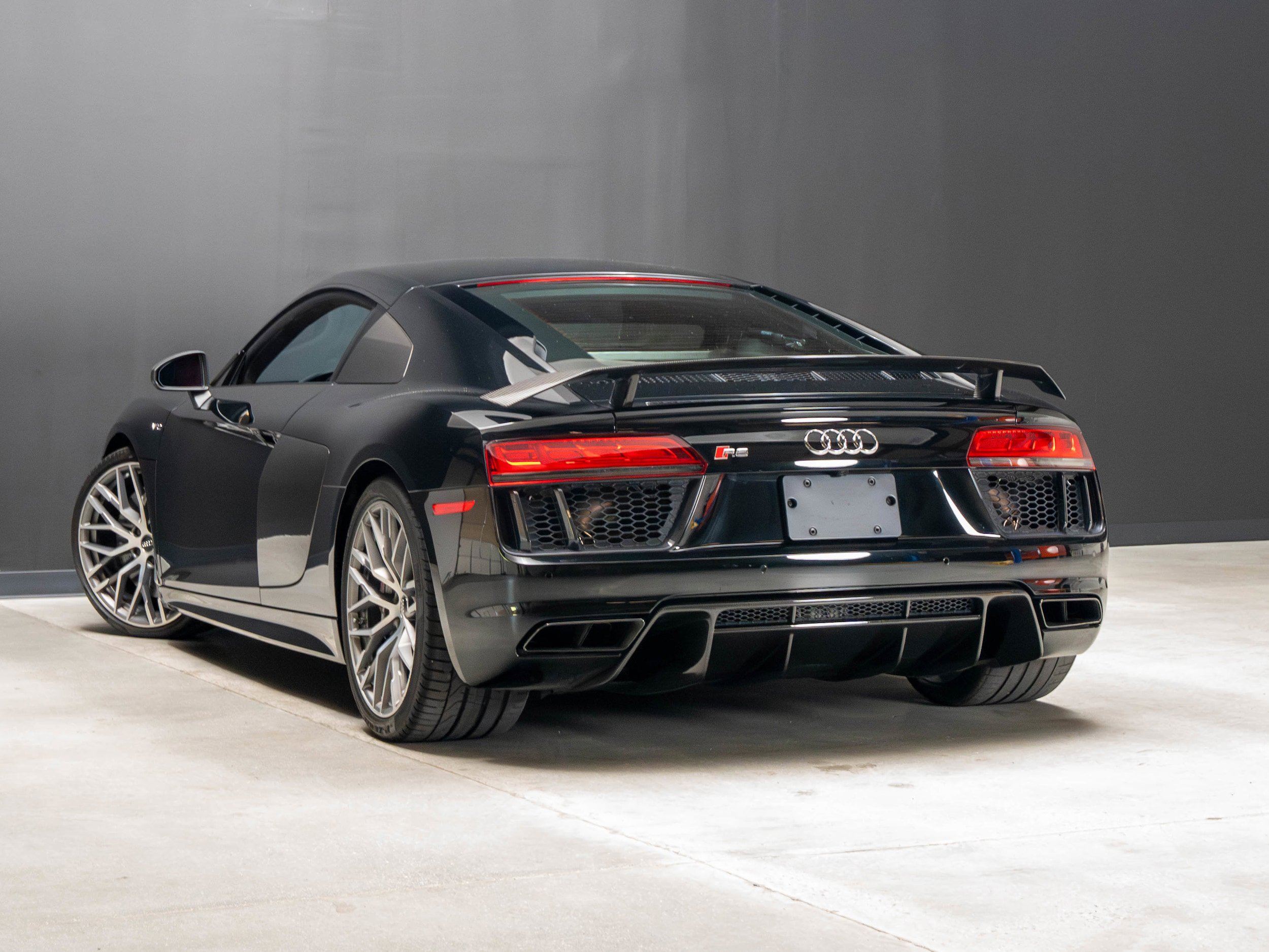 Used 2017 Audi R8 V10 plus AWD/4WD image 3