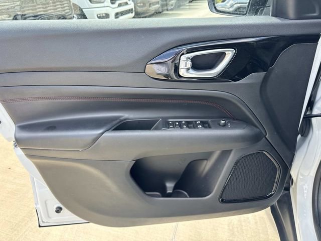 Used 2025 Jeep Compass Trailhawk image 23