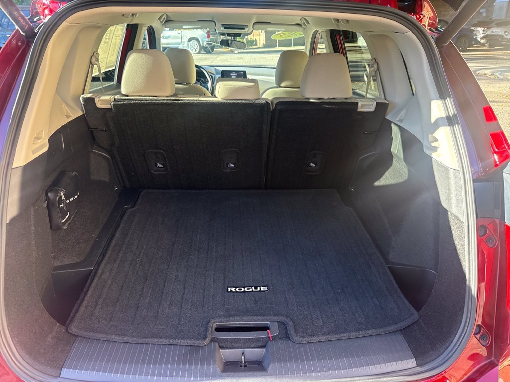 Used 2025 Nissan Rogue SV AWD/4WD image 12