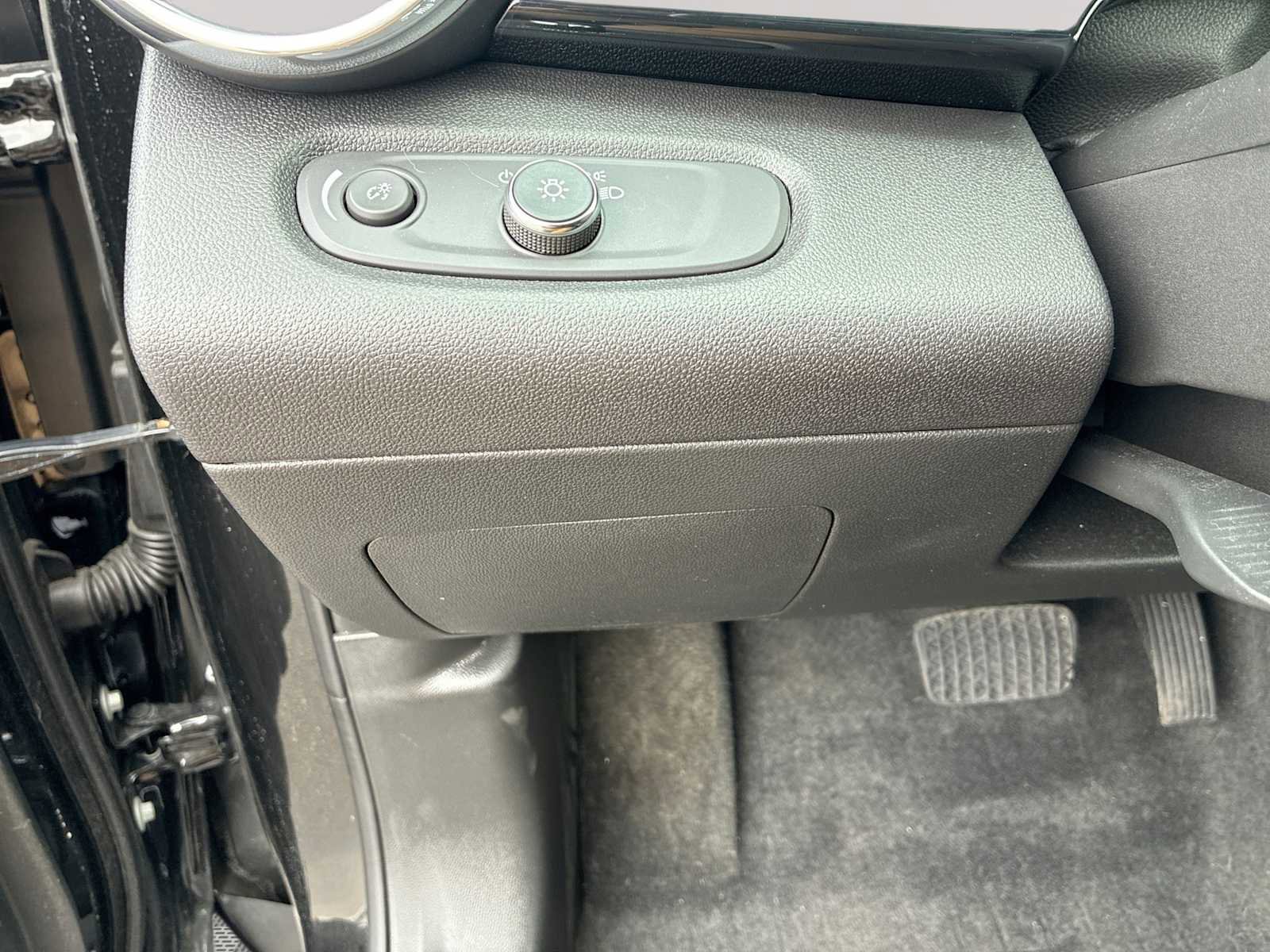 Used 2024 Chevrolet Trax RS w/ Driver Confidence Package image 17