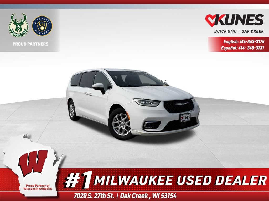 Used 2023 Chrysler Pacifica Touring FWD image 1