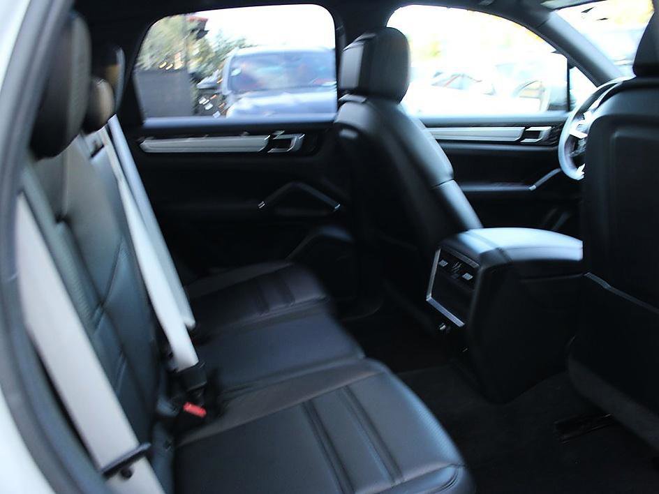 Used 2022 Porsche Cayenne Platinum Edition AWD/4WD image 19