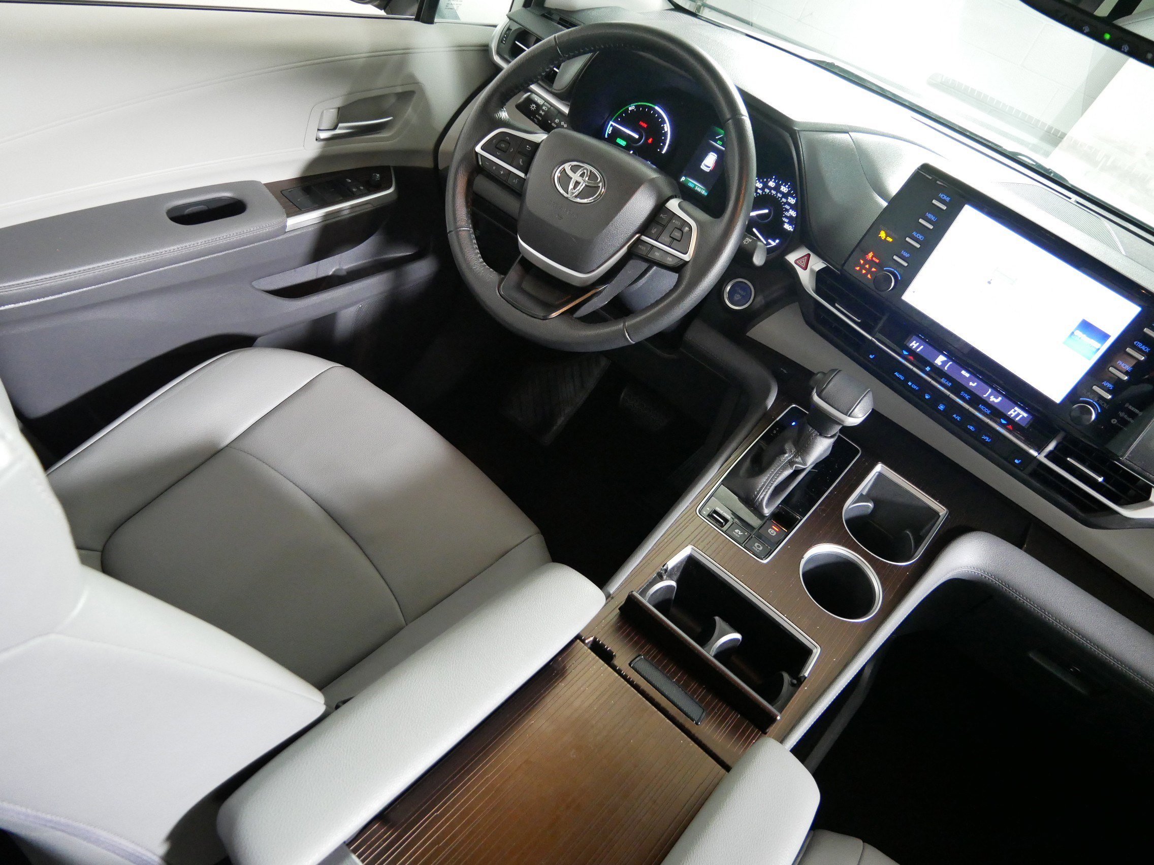 Used 2022 Toyota Sienna XLE FWD image 9
