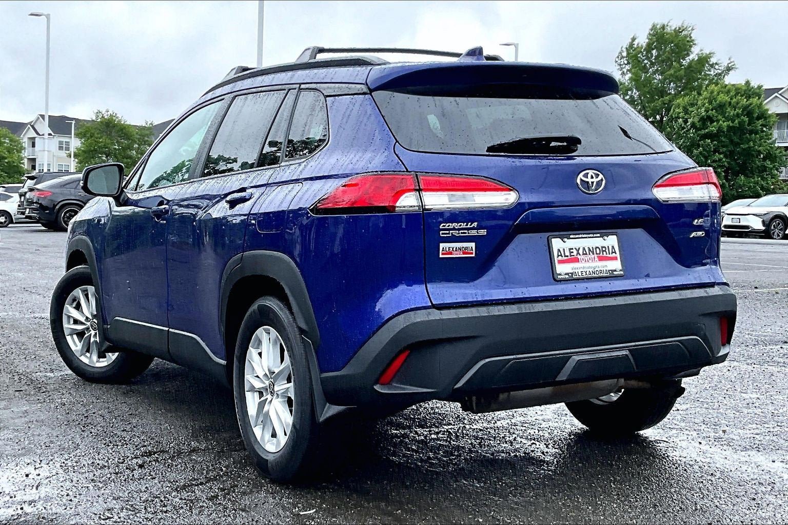 Used 2022 Toyota Corolla Cross LE w/ Moonroof Package AWD/4WD image 11