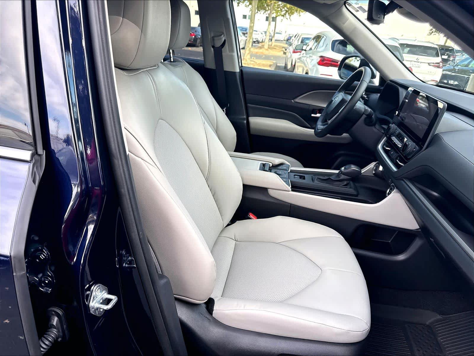 Used 2026 Toyota Grand Highlander AWD Hybrid image 33